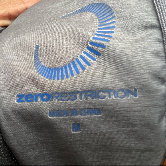 Zero Restriction mens reversible vest size Medium - Picture 3 of 13